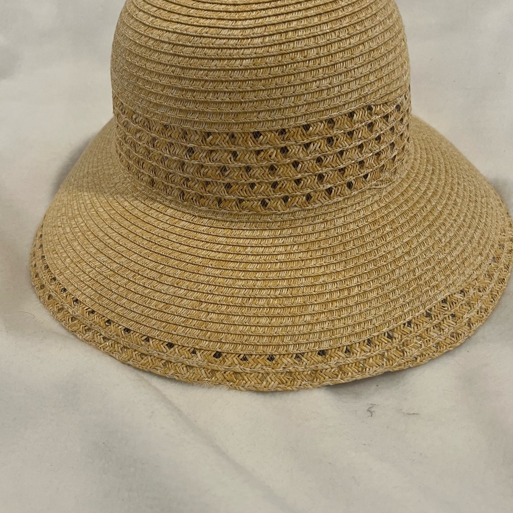 Stylish Tan Straw Hat by GIANI BERNINI